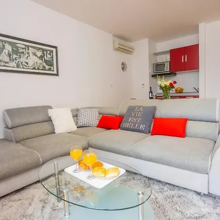 Bella Vista - Cozy With Easy Check-in And Free Parking Апартаменти