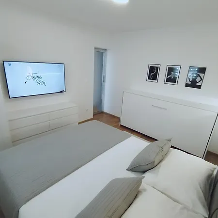 Апартаменти Bella Vista - Cozy With Easy Check-in And Free Parking Спліт