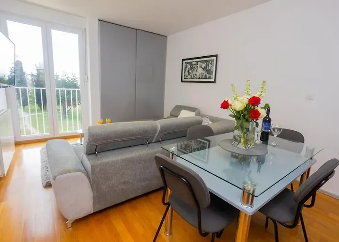 Bella Vista - Cozy With Easy Check-in And Free Parking 斯普利特