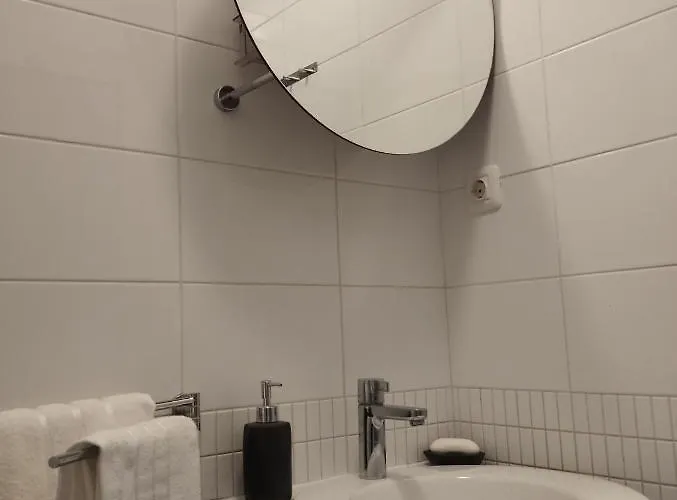 Bella Vista - Cozy With Easy Check-in And Free Parking