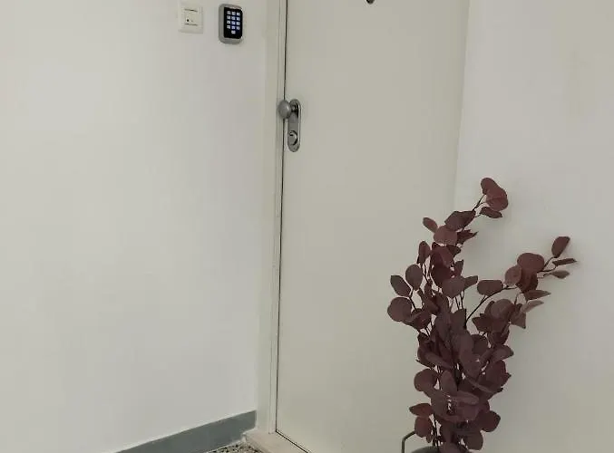 Bella Vista - Cozy With Easy Check-in And Free Parking