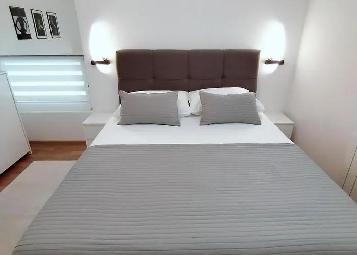 Bella Vista - Cozy With Easy Check-in And Free Parking *