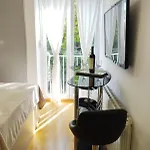 Apartment Bella Vista - Cozy With Easy Check-in And Free Parking Split