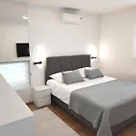 Bella Vista - Cozy With Easy Check-in And Free Parking Split