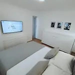 Apartment Bella Vista - Cozy With Easy Check-in And Free Parking Split