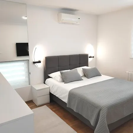 Bella Vista - Cozy With Easy Check-in And Free Parking Spalato