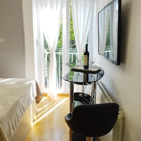 Apartman Bella Vista - Cozy With Easy Check-in And Free Parking Split