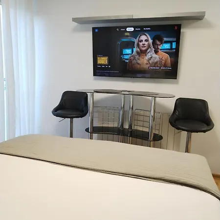 Bella Vista - Cozy With Easy Check-in And Free Parking *