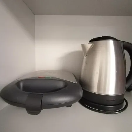 Bella Vista - Cozy With Easy Check-in And Free Parking Apartment Split