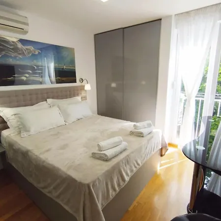 Apartment Bella Vista - Cozy With Easy Check-in And Free Parking